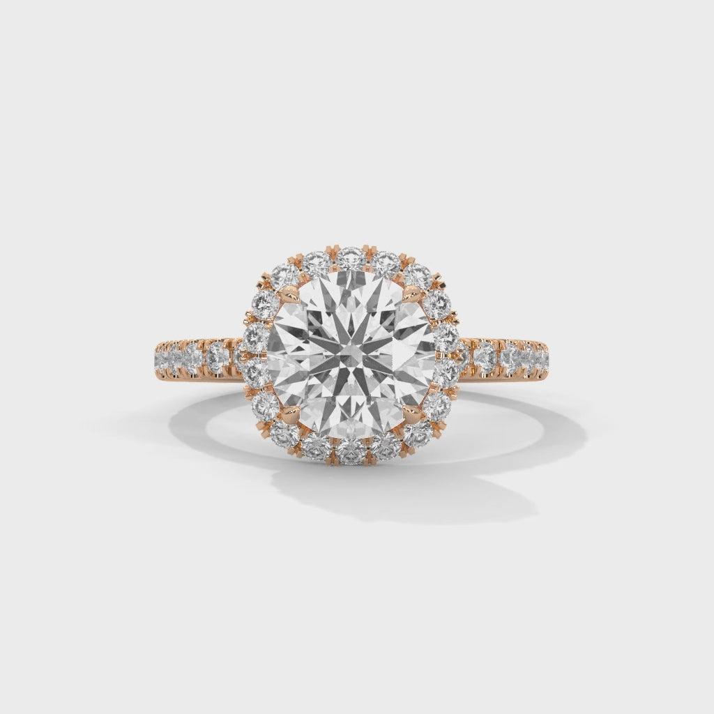 Anillo de diamantes de talla brillante redonda y perfil alto, con halo de cojín suave y brazo con pavé